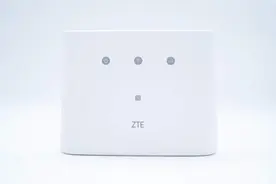 支持APP远程智能管控，中兴4G CPE 2 Pro 路由器拆解图片