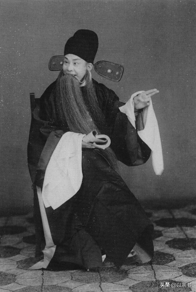 她是上海首席名媛，和戏子私奔生下6个孩子，如今个个都家喻户晓