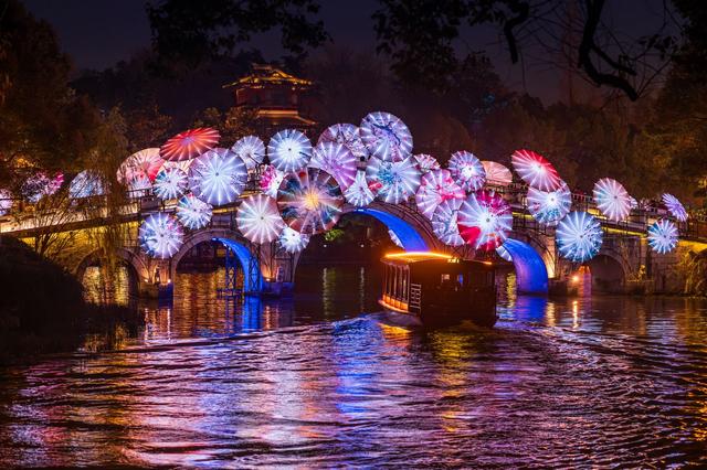 40届秦淮灯会来啦！桨声灯影里，又见金陵不夜天