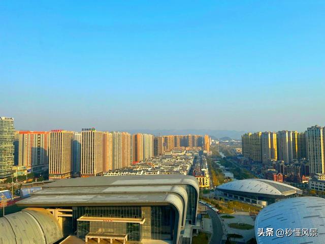 国内最具松弛感的避暑小城，小吃比贵阳还多，夏天只有25℃！