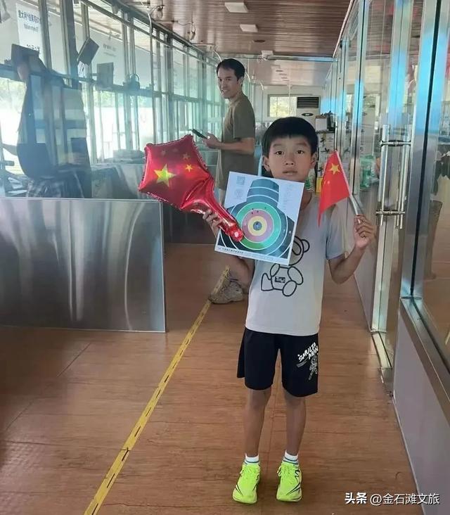 长假前两天，金石滩各景点活动多人气旺