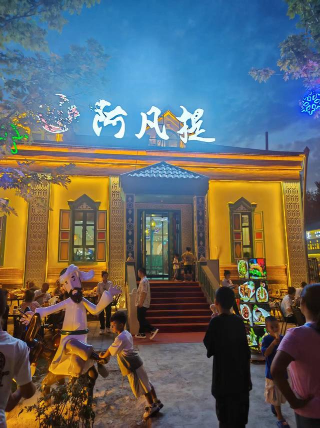 见到赛里木湖的蓝，才明白什么叫“眼睛会怀孕”