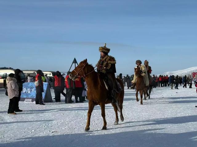古今“英雄”踏雪而来 百辆越野秘境穿行—内蒙古冰雪英雄会暨牙克石冰雪会英雄汽车极限运动首发仪式震撼启幕