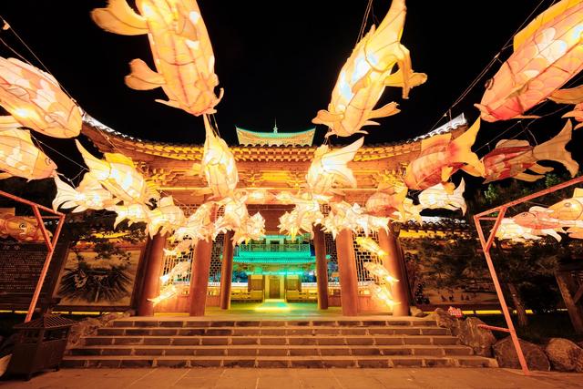 吉林白山千年崖城风景区，建筑充满朝鲜民俗风，让人一秒穿越千年