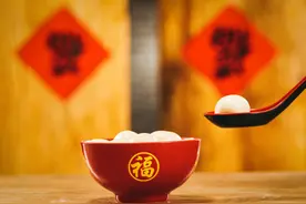 4个汤圆≈一小碗米饭？汤圆滚黄豆粉，控糖好伴侣图片
