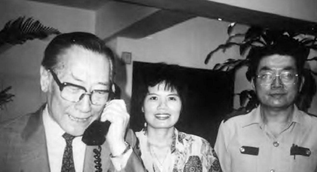 1993年石维坚建议蒋纬国回大陆看看，对方坦言道：回去就回不来了