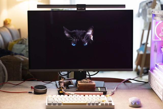 游戏玩家的顶级享受，微星电竞显示器MAG 272UP QD-OLED X24流光