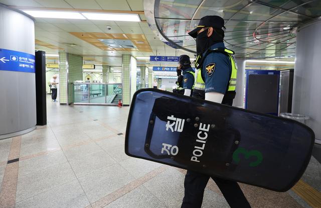 李在明终于回应了：登机访美前，下令韩国警方务必给中国一个说法