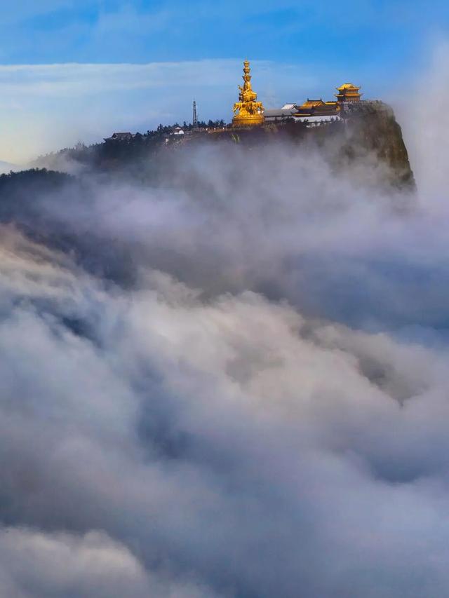 峨眉山这种级别的秋景，我愿称之为饱和度战神