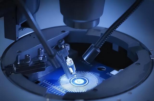 荷兰光刻机巨头：中国人太聪明了，对中国封锁西方企业先活不下去