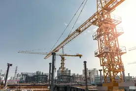 揭秘！中国经济新动向：12省市基建暂停，危机or黄金机遇期？图片