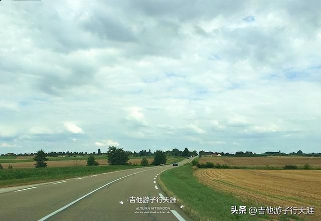 游子的日常生活打卡：法国秋天的田园风光4-欧式河畔小镇