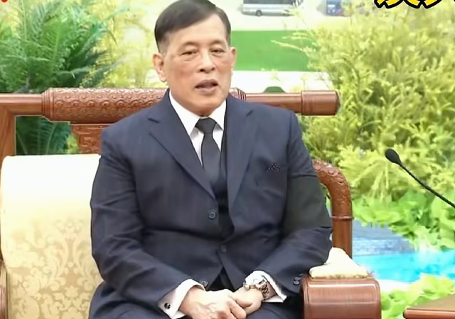 连国丧都顾不上了！泰国王打破常规访华，他们实在是撑不住了