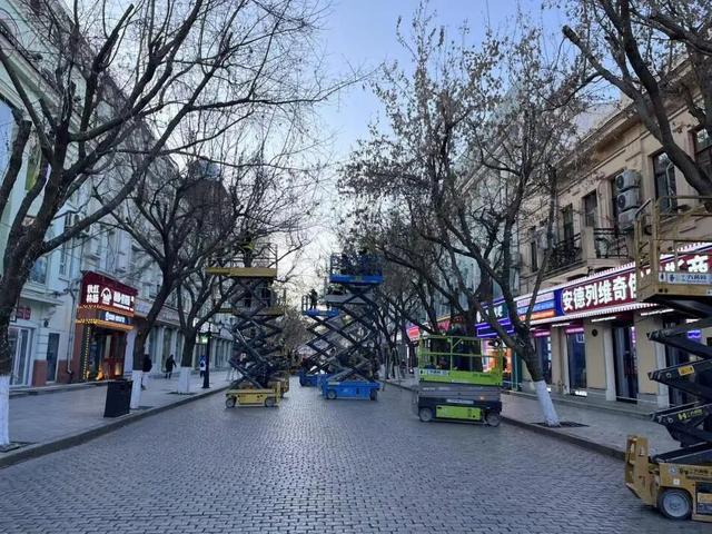 中央大街“冰雪迎宾 瑞马迎新”主题创意灯饰 今起陆续呈现