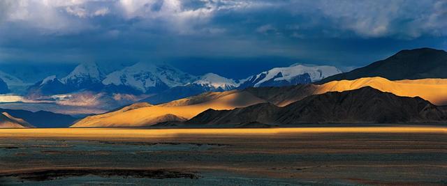 新疆大地的脊梁