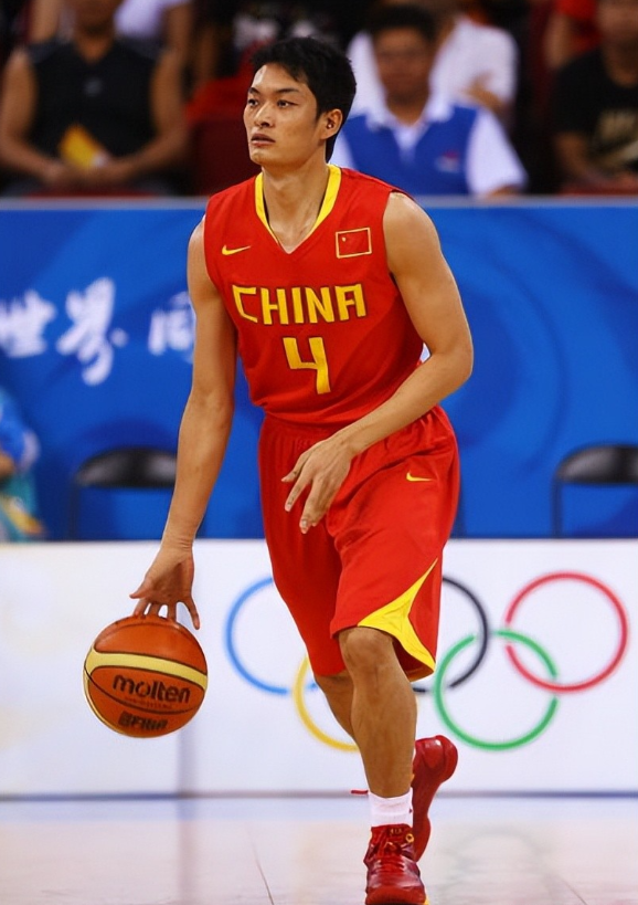 逼姚明退役，毁了王治郅，他凭一己之力让中国篮球倒退了二十年！