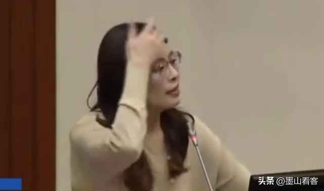 郑丽文“变绿”？何鹰鹭宣布退党，当面质疑郑：为什么不敢喊统一