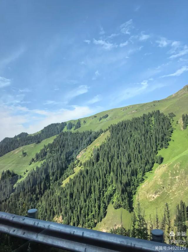 跨越天山的壮美风光