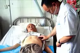 06年，梁金石去世，两天后妻子上坟，棺材内传出声音：放我出去图片