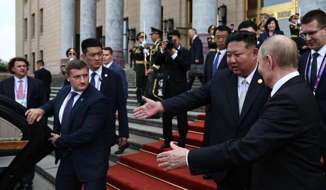 行程结束后同乘一辆车，普京想听到的承诺，金正恩在北京当面给了