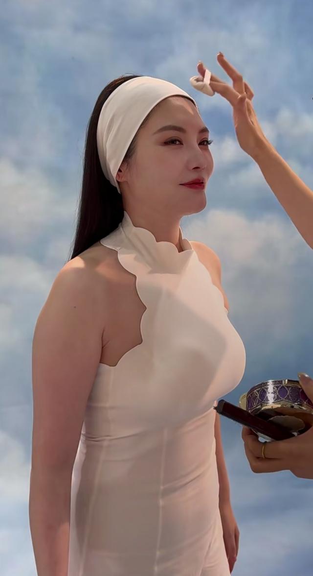 好美！好喜欢这样微胖丰腴的身材！比白幼瘦有魅力多了