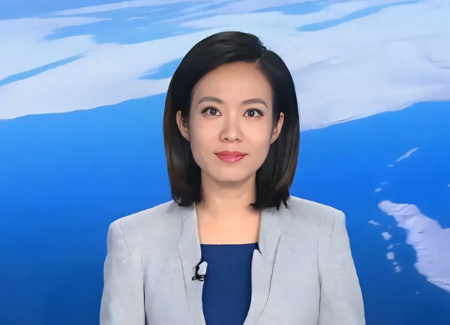原来九三阅兵的解说是她！23岁登上央视，47岁坚守岗位仍旧单身