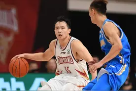 热议王奕博体测受伤！媒体人怒斥草台班子早日倒闭 没有完美的规则图片