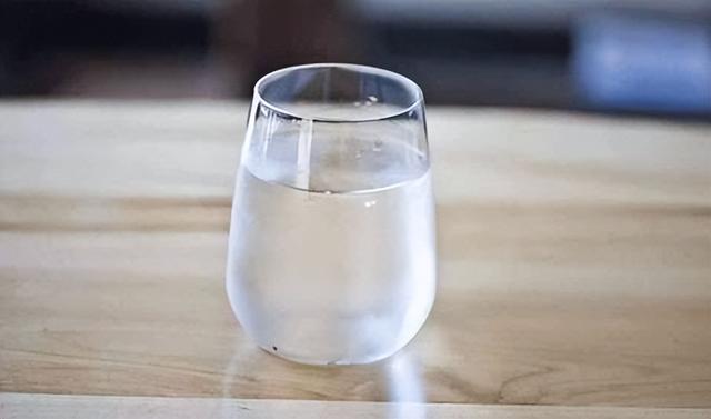 医生发现：坚持用盐水漱口的人，咽喉可能正在发生这5个积极变化