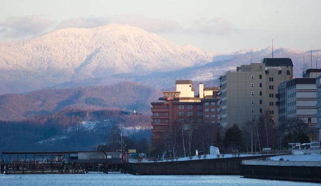 北海道「洞爷湖」四季自由行攻略:春天看梅赏樱、秋天游湖观枫