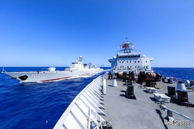 中国精锐编队逼近澳大利亚？万吨战舰护航！实力展现中方底气