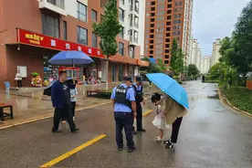 有“警”无险 民警暖心帮助走失孩子找回家人图片