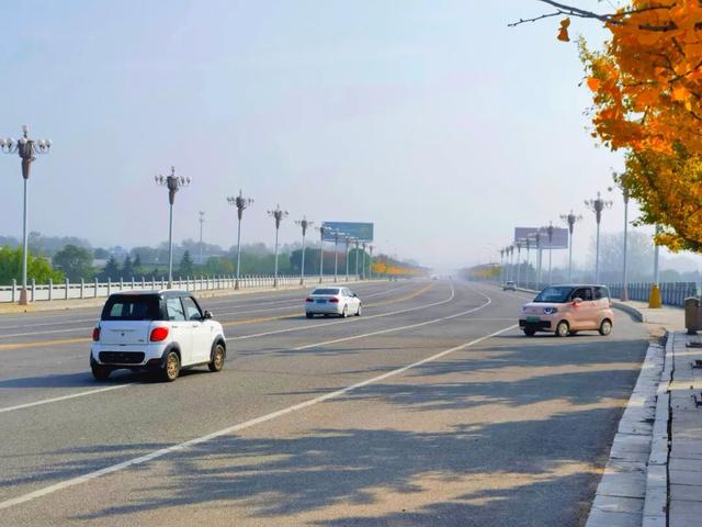 近日，铜山湖大道变了样......