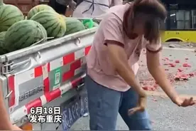 谁弱谁有理？重庆残疾夫妻砸别人瓜，卖瓜老板倒赔五百，真相来了图片