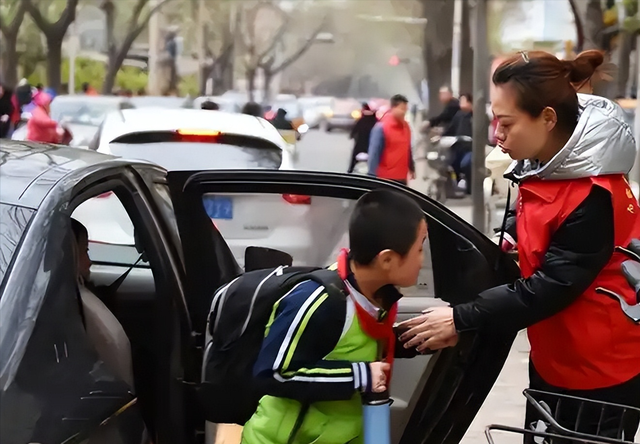 乘客嫌贵、司机哭穷，就连网约车平台也在卖惨，钱到底被谁赚走了
