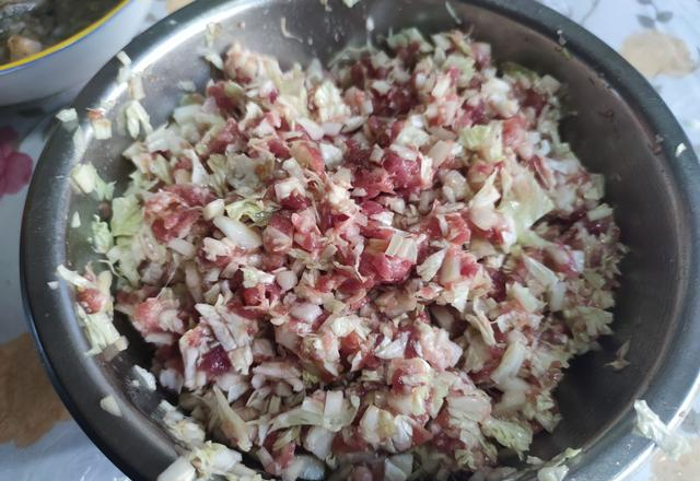 包白菜馅饺子	，牢记“2放2不放”！放错了不香有怪味，别不当回事