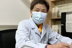 没有一次憋尿是无害的！医生警告：长期憋尿，膀胱受损，别大意图片