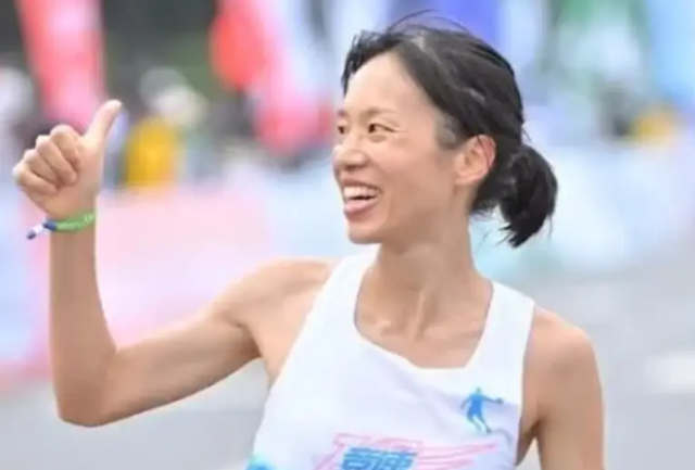 原来我们被骗了！官媒揭最快女护士真实一面，内容披露，家属回应