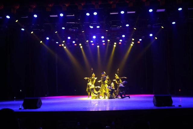 乌拉盖草原解锁冬季文旅新体验