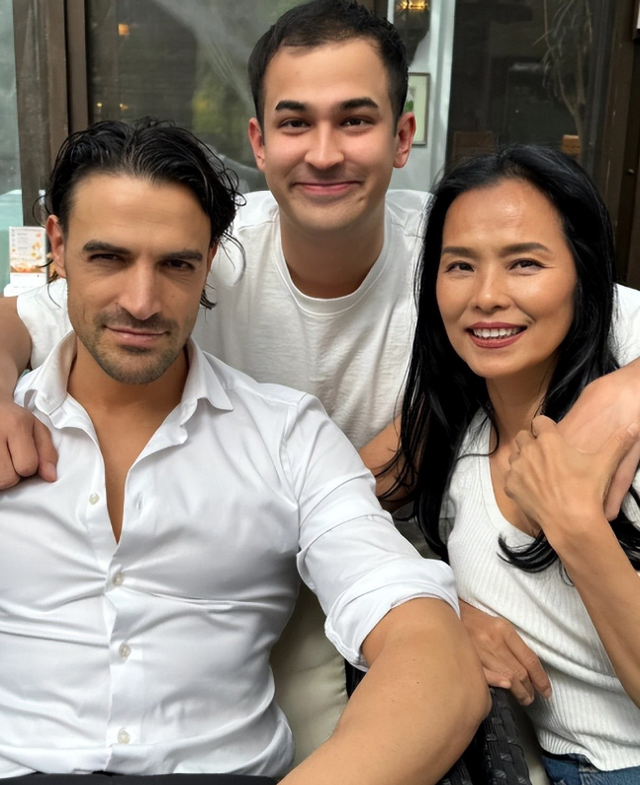 脊柱断裂、前夫已死，63岁的"亚洲天后"韦唯	，已然走上了另一条路