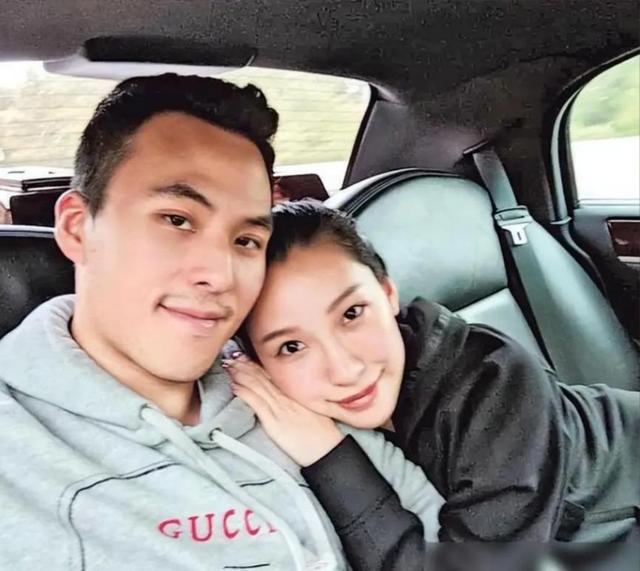 窦骁不忍了！何超莲4字回应婚变成笑话？向太怂了，连夜删文表态