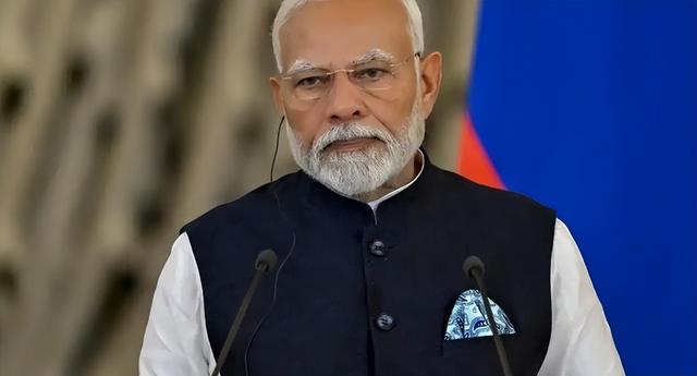 迪拜航展出糗！印度光辉战机坠毁，40年研发成笑柄？