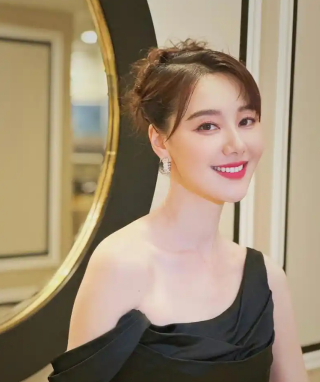 讨好大佬，陪睡上位	，遭央视“开除	”，她身上的标签哪个才是真的