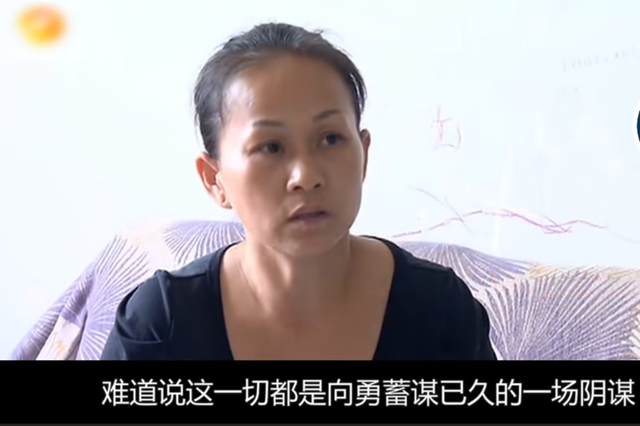湖南男子得知13岁儿子非亲生，假装不知道，又跑去让妻子生二胎