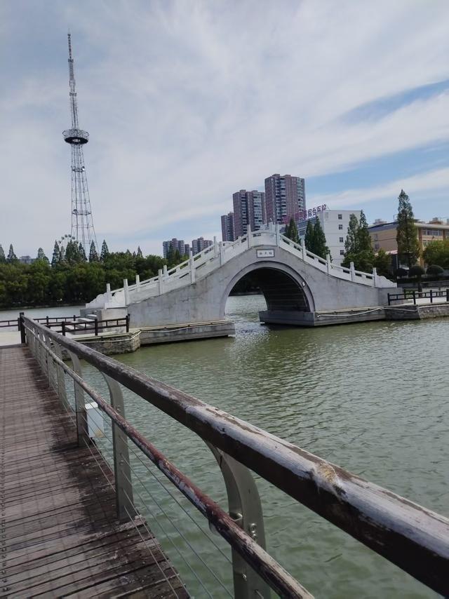 天净沙·天门东湖行/伍全山