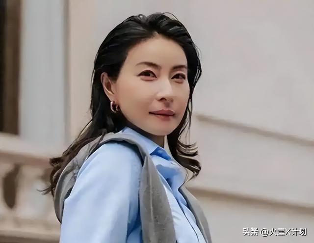 霍震霆没想到	，44岁儿媳郭晶晶再次官宣喜讯，让整个阔太圈沉默了