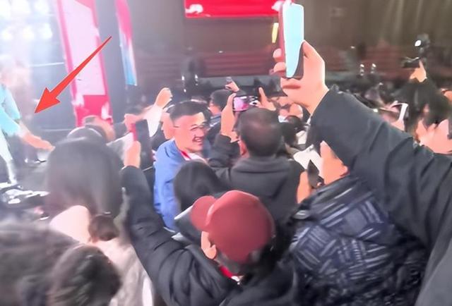 惊动官媒了！闫学晶哭穷风波再升级	，终究是为“贪婪	”付出了代价