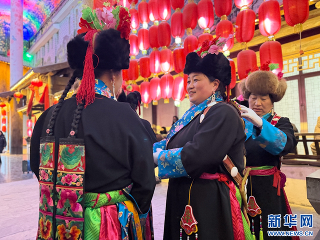 青海湟中：河湟韵里庆新岁 流光溢彩过新年