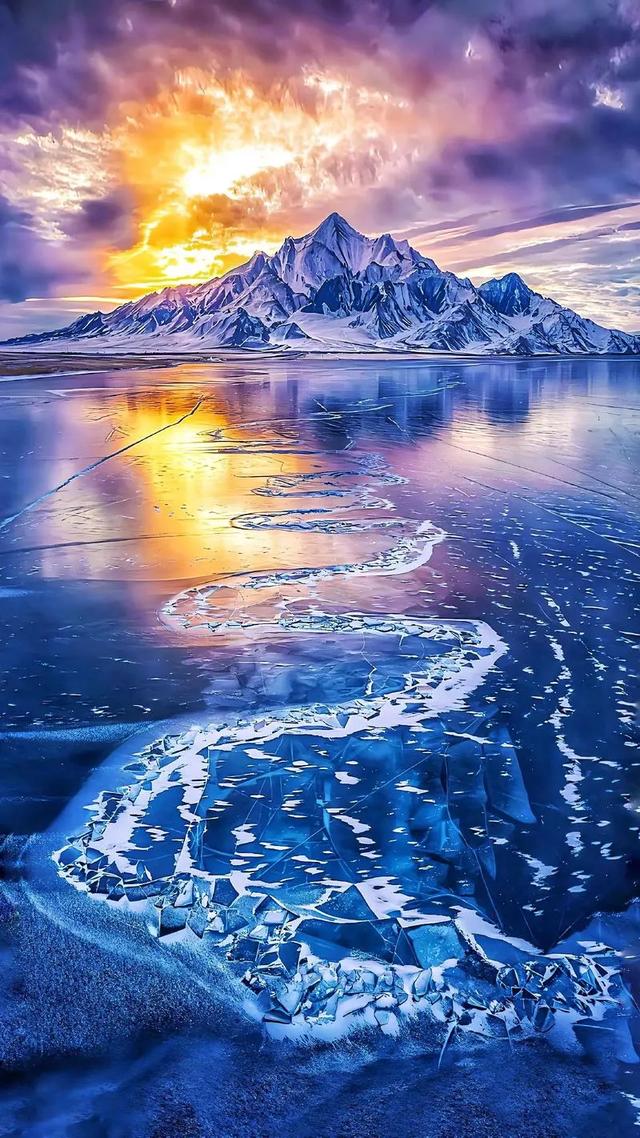 闯入冰雪童话世界！新疆冬季终极玩法，滑雪/摄影/民俗全搞定