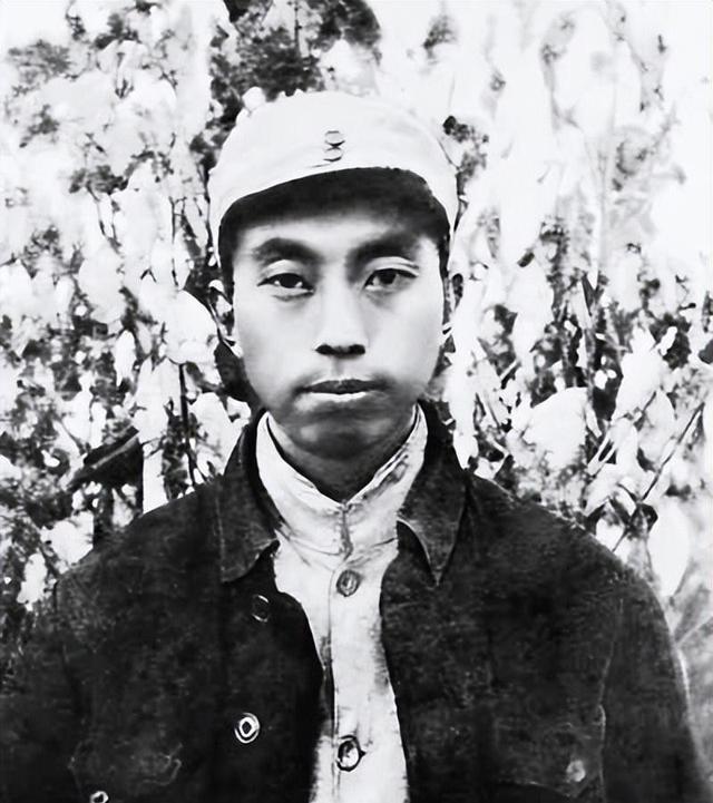 华国锋夫人韩芝俊有多美？1961年全家在长沙留影，30岁她端庄贤惠