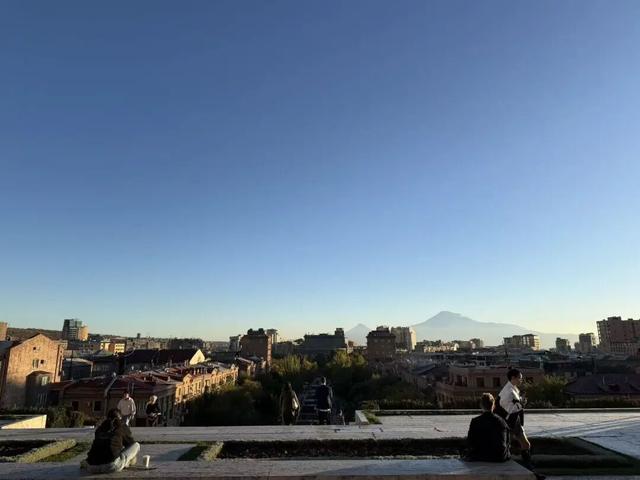 人均卡戴珊，这个忧伤又美丽的小国让我念念不忘